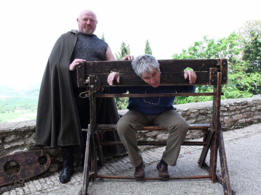 Appartamento Nel Castello Presso Gubbio Fossato di Vico Szoba fotó